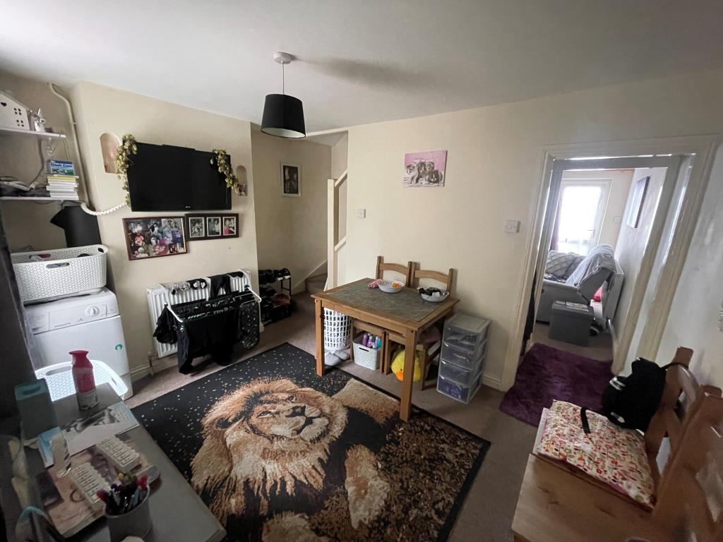 Lot: 122 - TWO-BEDROOM SEMI-DETACHED HOUSE FOR INVESTMENT - 